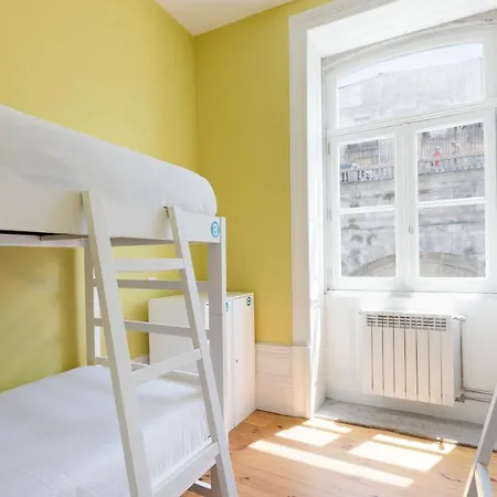 بيت شباب Guest